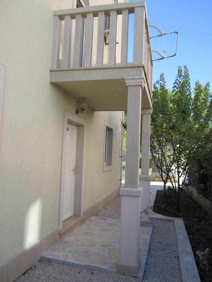 Ferienwohnung Nives B. Supetar Exterior foto