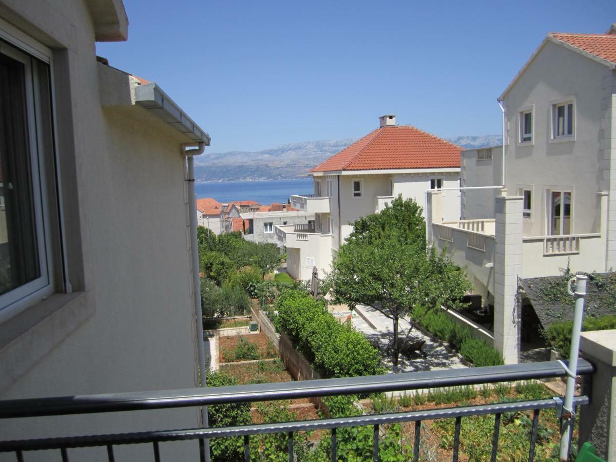 Ferienwohnung Nives B. Supetar Exterior foto